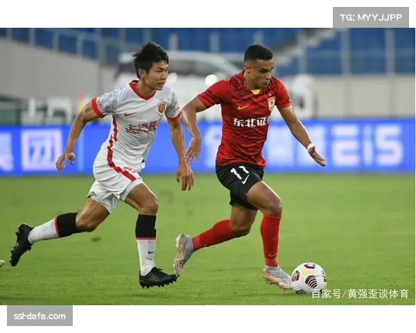 科莫双星帕斯与杜维卡斯各入8球 升班马黑马奇迹的进攻保障